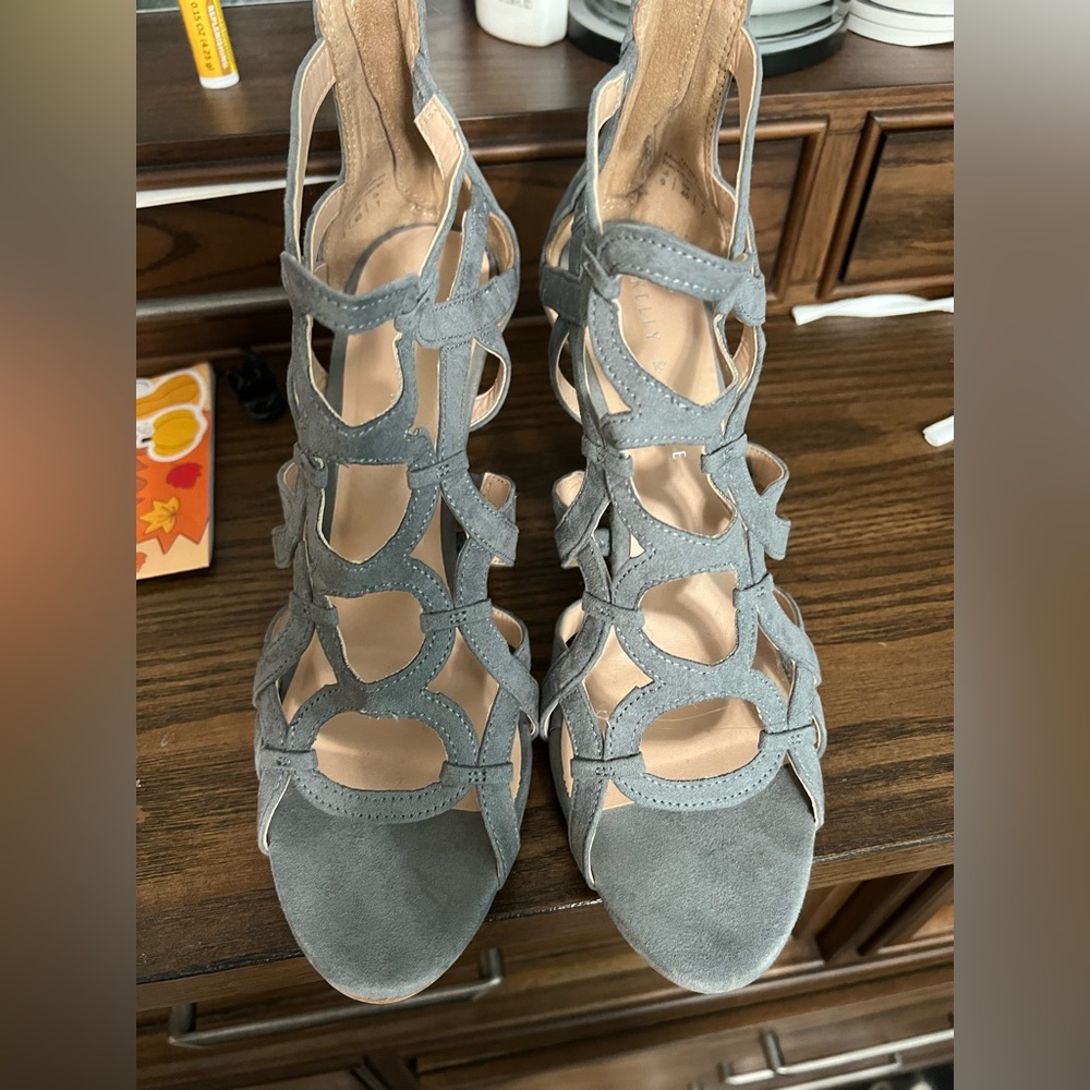 Kelly & Katie gray high heels, size 9